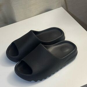 Black yeezy slides